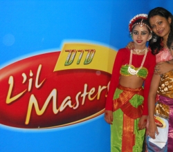 Ritwika and Pratham with Ma`am.JPG